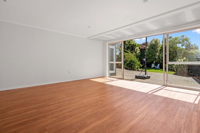 Photo of property in 19 Alberta Road, Glen Avon, New Plymouth, 4312