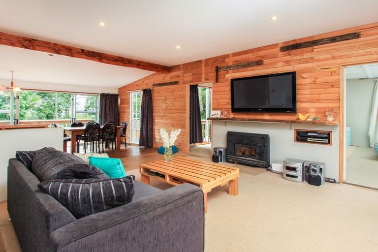 Photo of property in 15 Tane Road, Laingholm, Auckland, 0604