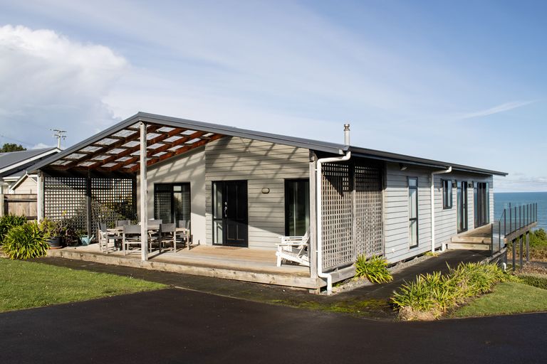 Photo of property in 21 Sunset Parade, Kai Iwi, Whanganui, 4574