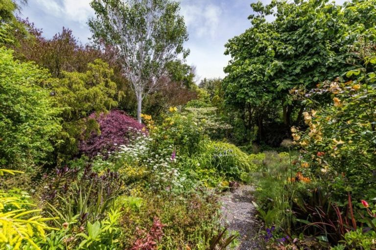Photo of property in 6 Mahuta Road, Waitahanui, Taupo, 3378