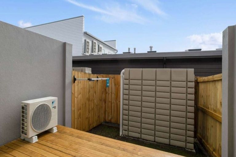 Photo of property in 5/4017 Great North Road, Glen Eden, Auckland, 0602