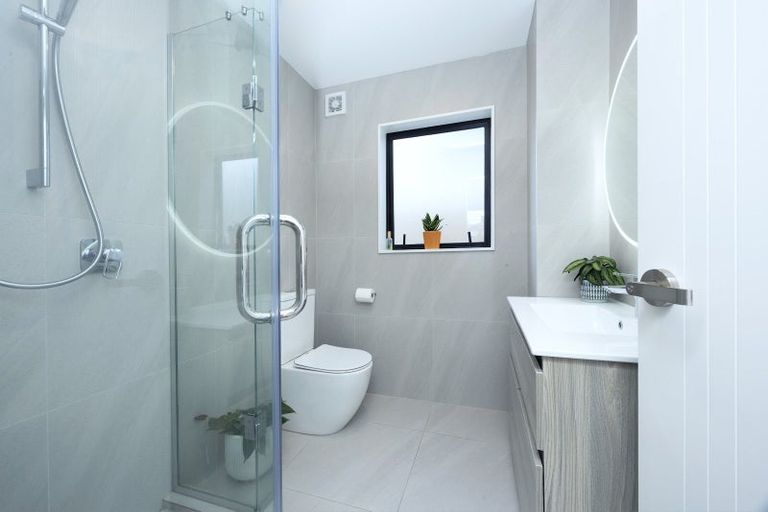 Photo of property in 18c Edgware Road, West Harbour, Auckland, 0618