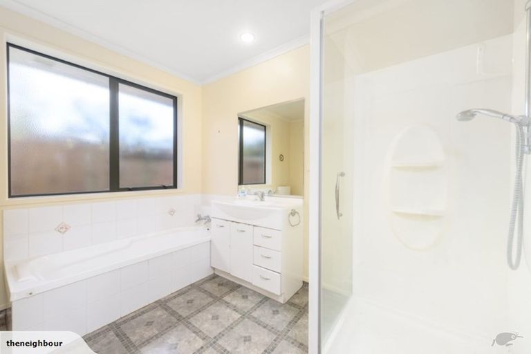 Photo of property in 718 Gloucester Road, Papamoa Beach, Papamoa, 3118