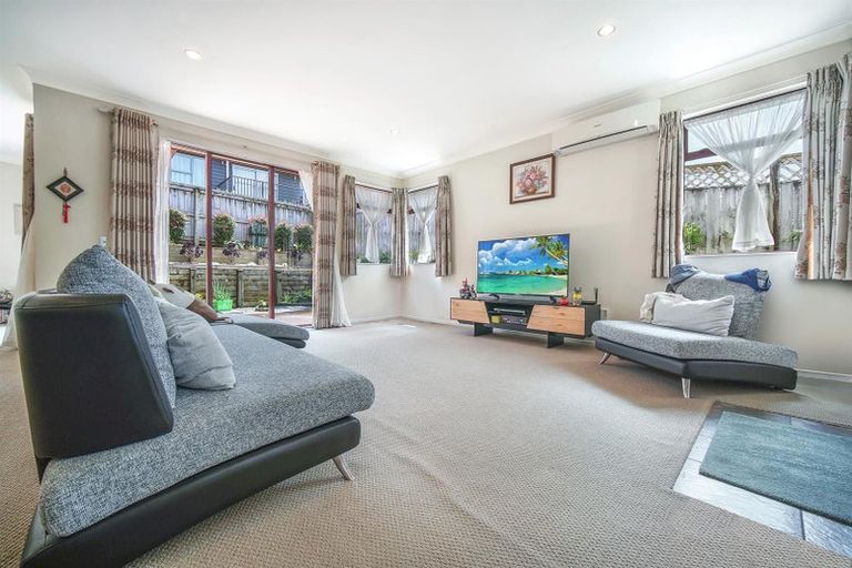 Photo of property in 32 Cairnsvale Rise, Manurewa, Auckland, 2105