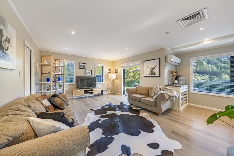 Photo of property in 18 Betty Watt Grove, Riverstone Terraces, Upper Hutt, 5018