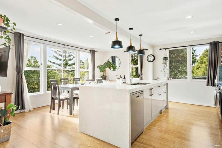 Photo of property in 47 Lysander Crescent, Beach Haven, Auckland, 0626