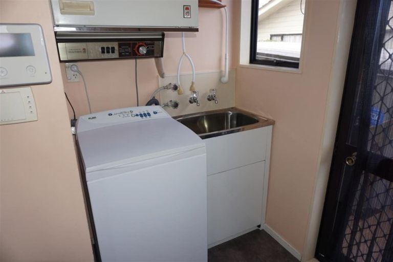 Photo of property in 4/3 Henry Street, Avondale, Auckland, 1026