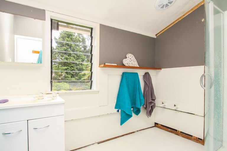 Photo of property in 15 Tane Road, Laingholm, Auckland, 0604