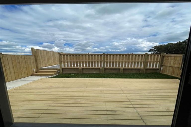 Photo of property in 13 Waimarie Drive, Karaka, 2578