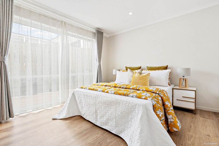 Photo of property in 8 Harrington Road, Henderson, Auckland, 0610