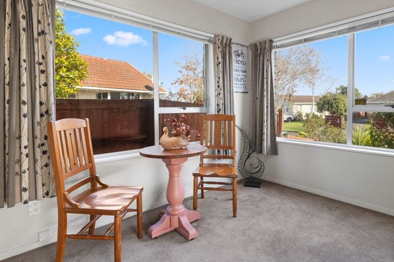 Photo of property in 24 Jenkins Avenue, Redwood, Christchurch, 8051