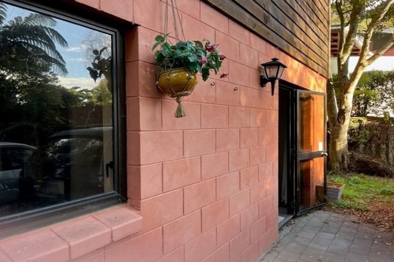 Photo of property in 4/2a Spencer Place, Merrilands, New Plymouth, 4312