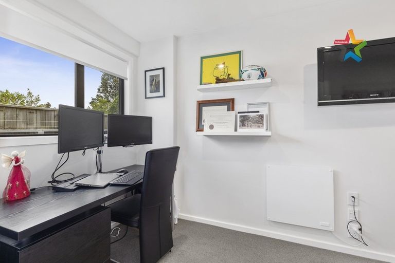 Photo of property in 95 Dowse Drive, Maungaraki, Lower Hutt, 5010