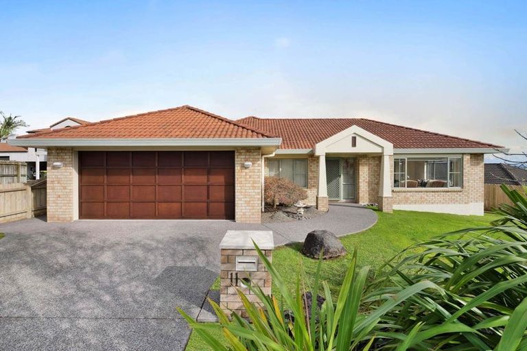 Photo of property in 11 Conacher Close, East Tamaki Heights, Auckland, 2016