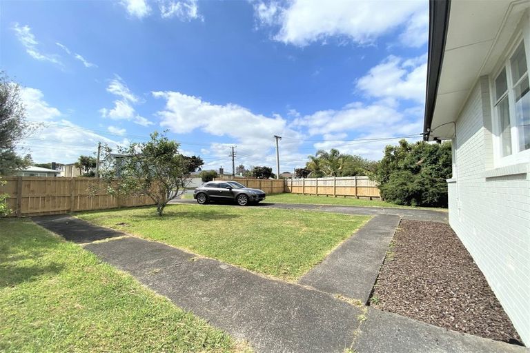 Photo of property in 85 Sturges Road, Henderson, Auckland, 0612