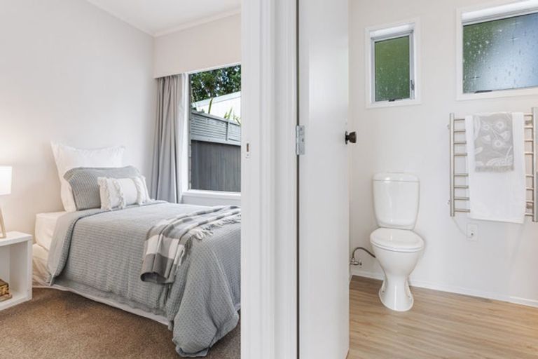 Photo of property in 2/67 Brigantine Drive, Beach Haven, Auckland, 0626