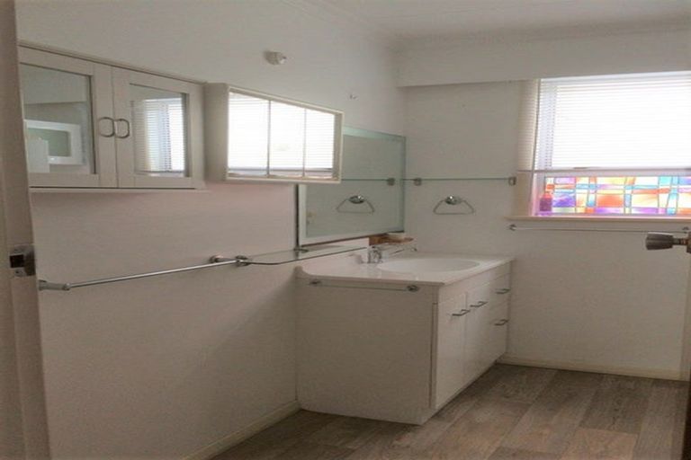 Photo of property in 40 Karaka Crescent, Levin, 5510