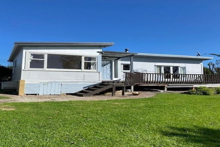 Photo of property in 1364 Whangaparaoa Road, Army Bay, Whangaparaoa, 0930