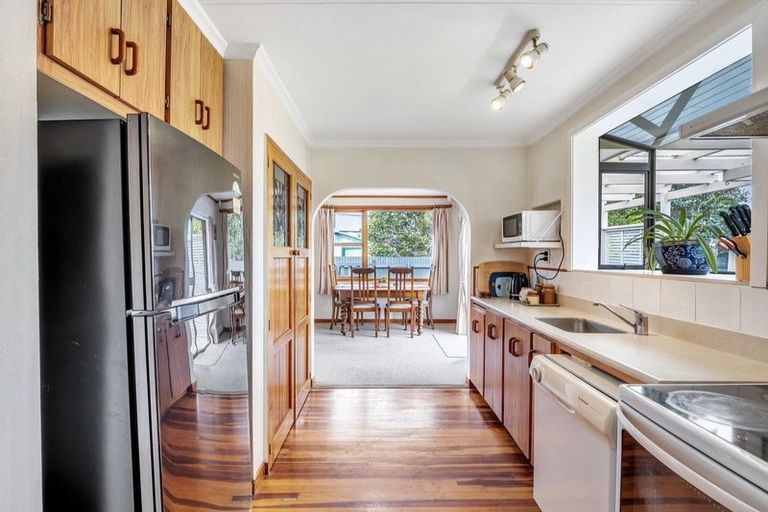 Photo of property in 9 Mokau Place, Terrace End, Palmerston North, 4410