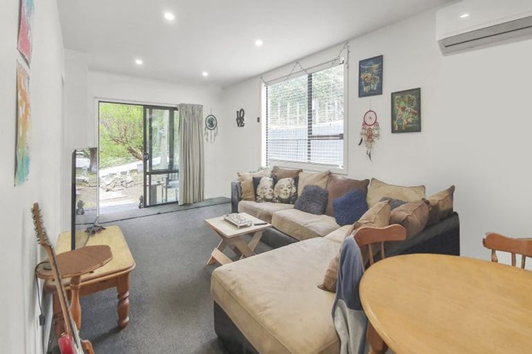 Photo of property in 38 Hawkhurst Road, Lyttelton, 8082