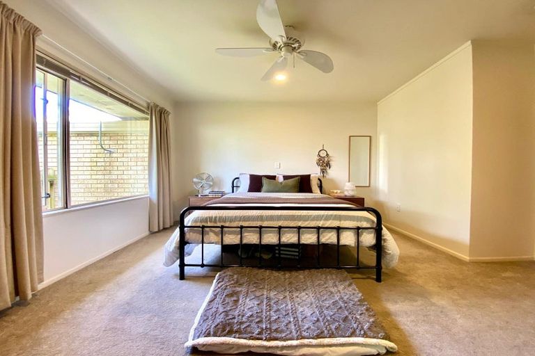 Photo of property in 16 Jackson Place, Pukekohe, 2120