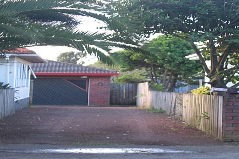 Photo of property in 2/10 Hamilton Road, Papatoetoe, Auckland, 2025