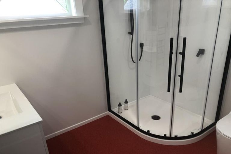 Photo of property in 13 Cave Road, Houghton Bay, Wellington, 6023