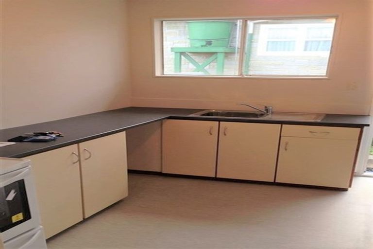 Photo of property in 14a Stewart Drive, Newlands, Wellington, 6037