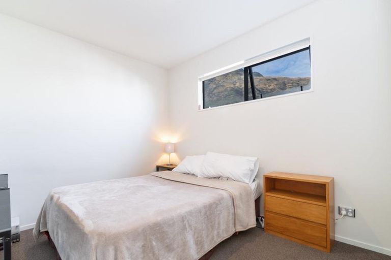 Photo of property in 32 Silver Street, Lower Shotover, Queenstown, 9304