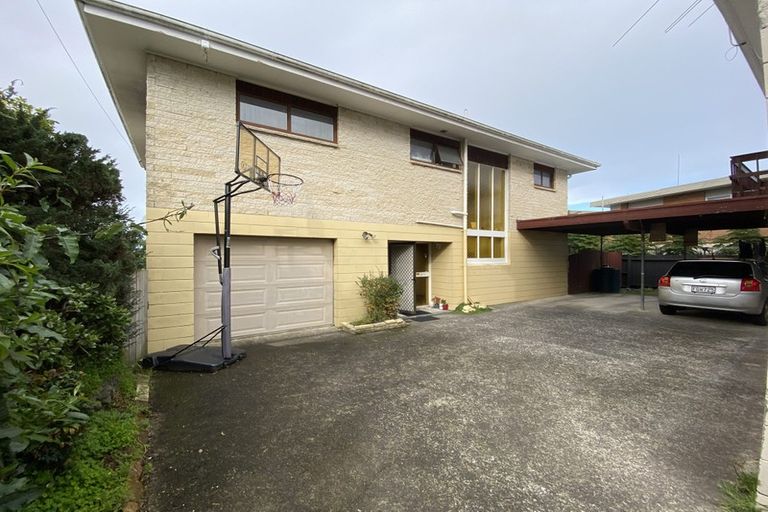 Photo of property in 2/22 Tui Glen Road, Birkenhead, Auckland, 0626