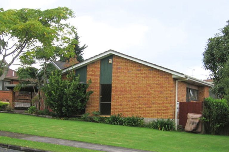 Photo of property in 21 Voltaire Court, Botany Downs, Auckland, 2010
