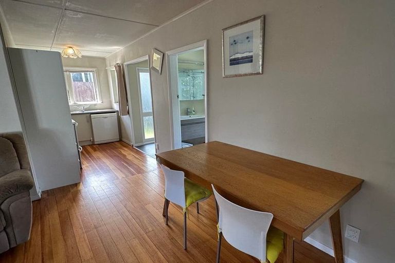 Photo of property in 28 Gavin Road, Raumati Beach, Paraparaumu, 5032