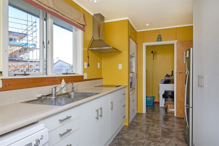 Photo of property in 85 Gloria Avenue, Te Atatu Peninsula, Auckland, 0610