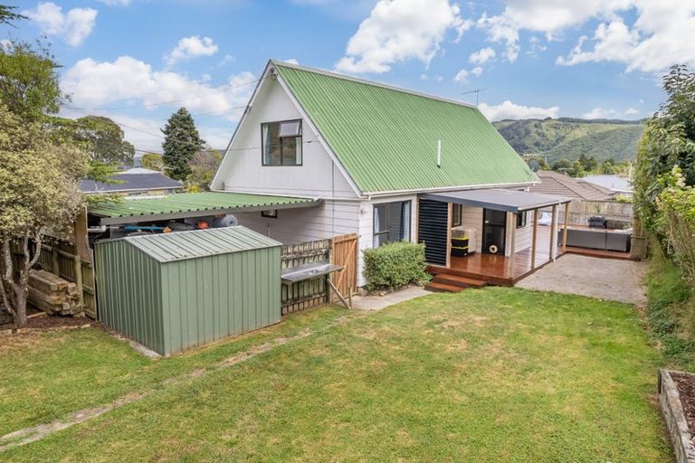 Photo of property in 1 Garth Lane, Maoribank, Upper Hutt, 5018