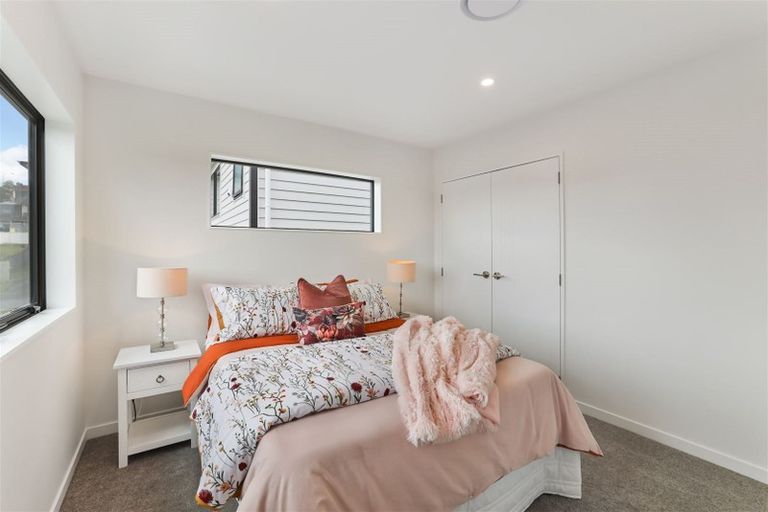 Photo of property in 5b Woodhouse Place, West Harbour, Auckland, 0618