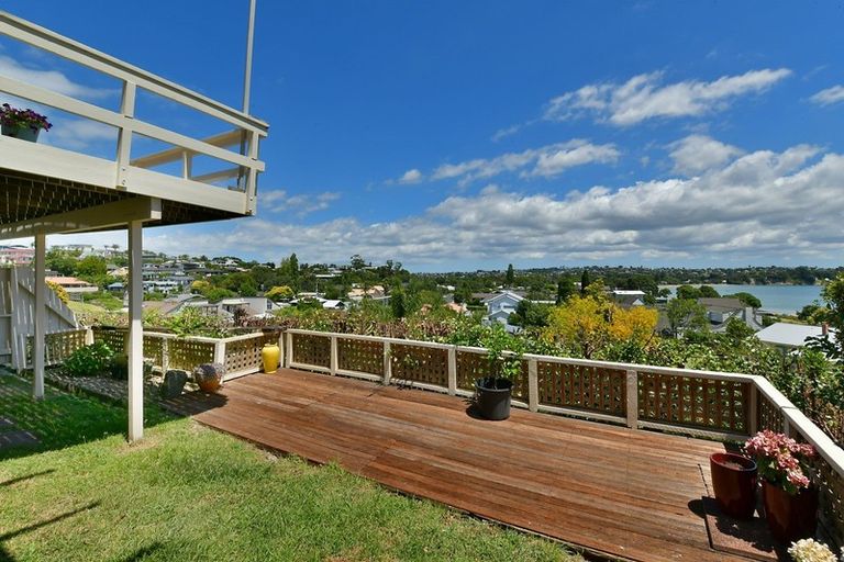 Photo of property in 20a Tindalls Bay Road, Tindalls Beach, Whangaparaoa, 0930