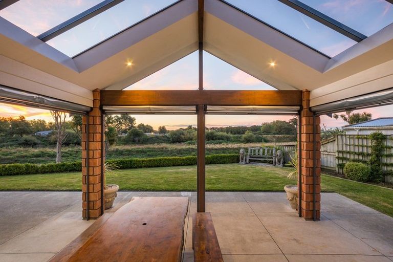 Photo of property in 30 Grand Oaks Drive, Awapuni, Palmerston North, 4412