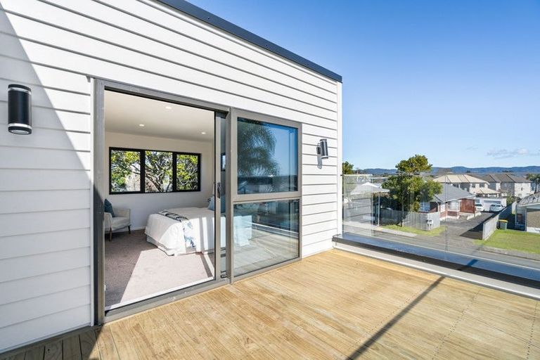 Photo of property in 127a Te Atatu Road, Te Atatu South, Auckland, 0610