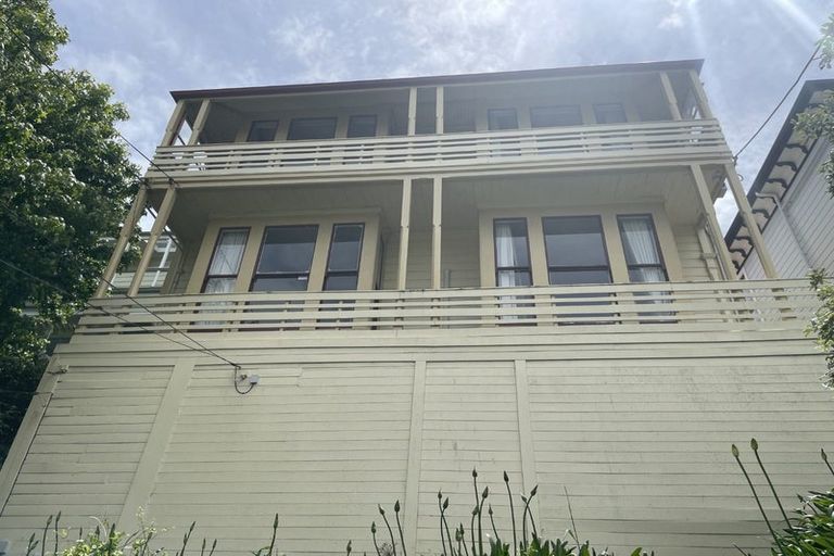 Photo of property in 1/18 Clifton Terrace, Kelburn, Wellington, 6012