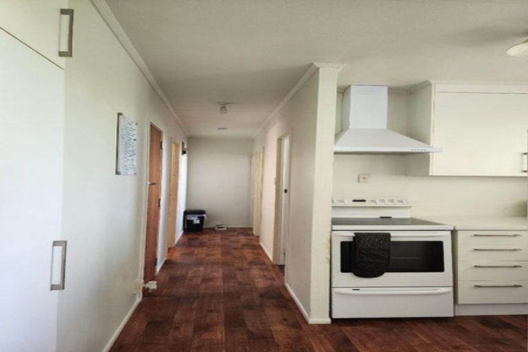 Photo of property in 12 Pitcairn Street, Oakura, 4314