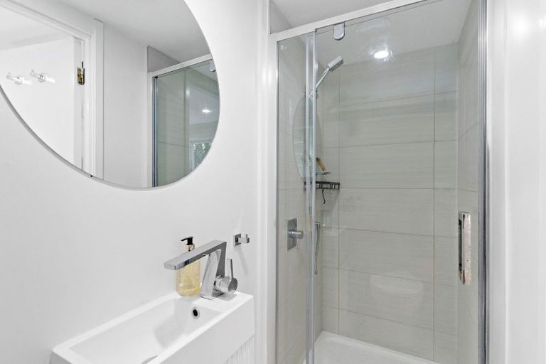 Photo of property in 17 Hillcrest Grove, Hillpark, Auckland, 2102