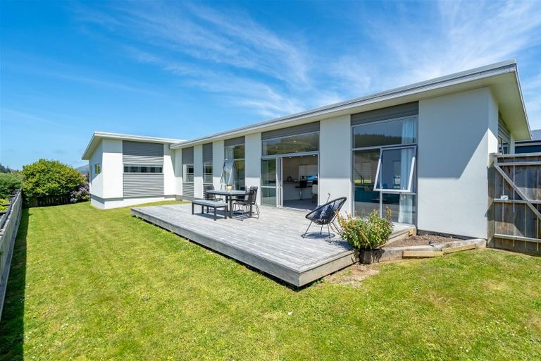 Photo of property in 4 Glendermid Close, Sawyers Bay, Port Chalmers, 9023