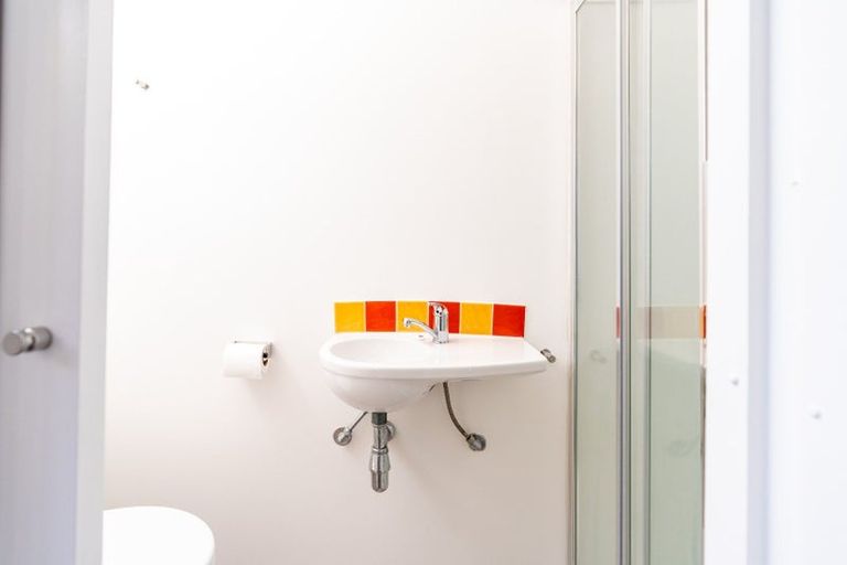 Photo of property in 16 Garden Road, Northland, Wellington, 6012