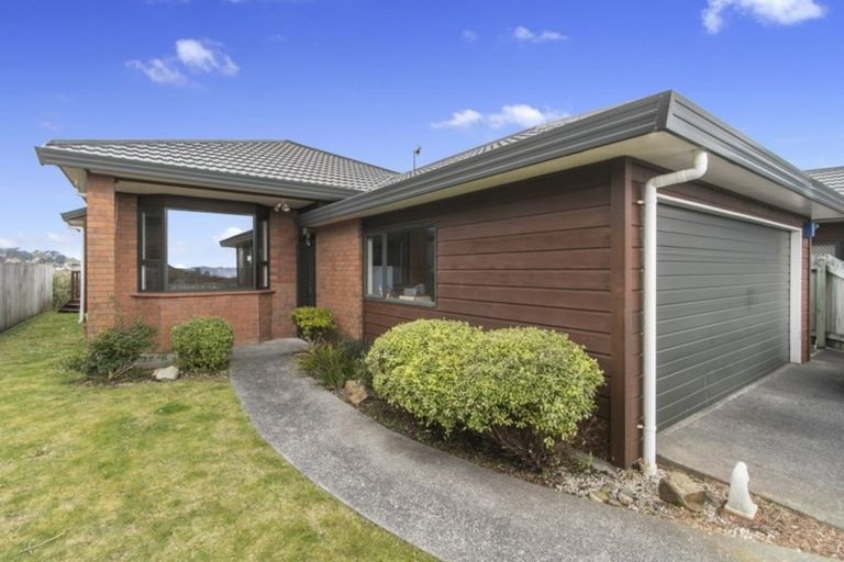 Photo of property in 2/7 Banksia Grove, Maungaraki, Lower Hutt, 5010