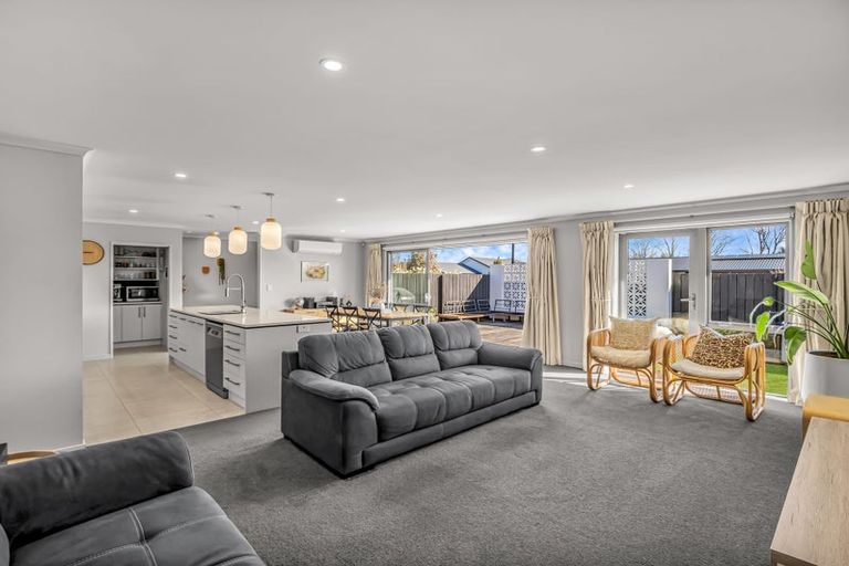 Photo of property in 6 Dunlops Crescent, Marshland, Christchurch, 8083