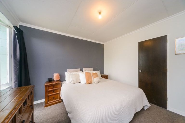 Photo of property in 12 Westmere Place, Takaro, Palmerston North, 4412