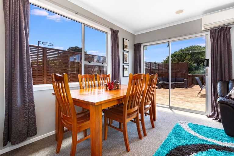 Photo of property in 25 Kapiti Crescent, Titahi Bay, Porirua, 5022