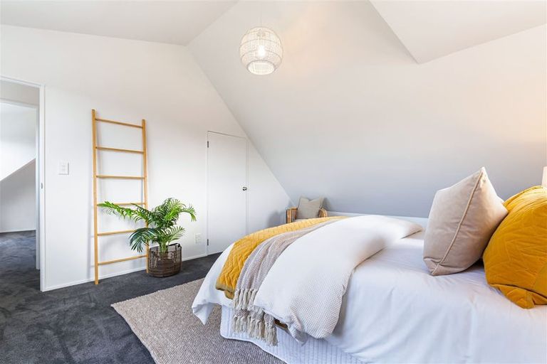 Photo of property in 1/51 Aeroview Drive, Beach Haven, Auckland, 0626