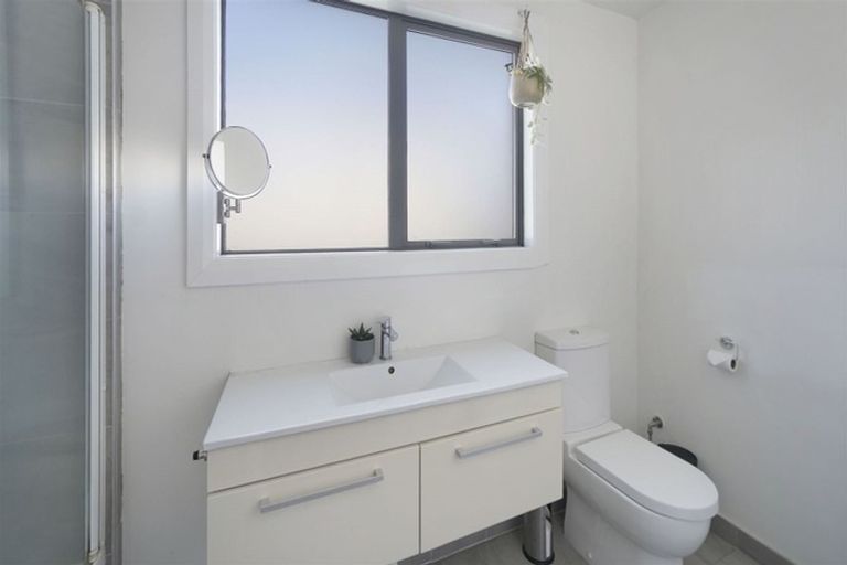 Photo of property in 33 Croziers Road, St Albans, Christchurch, 8052