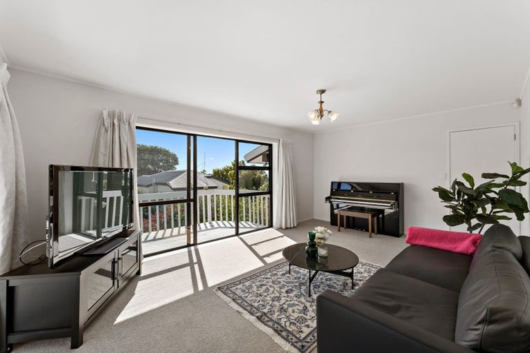 Photo of property in 2/42 Beulah Avenue, Rothesay Bay, Auckland, 0630